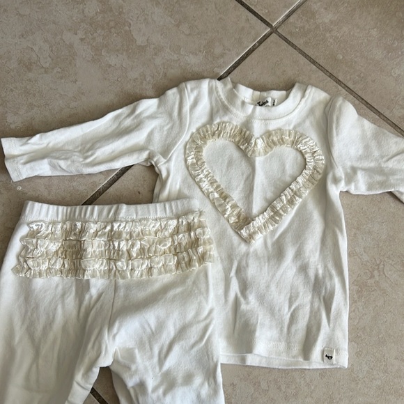 Oh baby! Outfit ivory heart ruffle detail - Picture 3 of 4